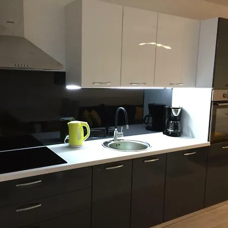 Pearl Apartment *